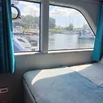 Botel Moonlight Houseboat