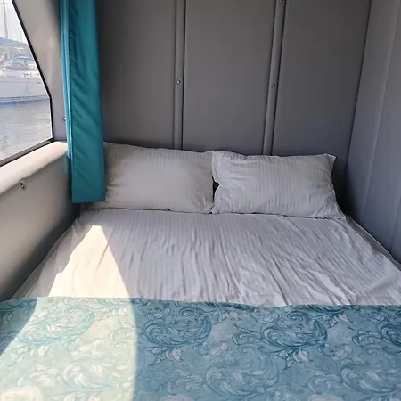 Moonlight Houseboat Ботель