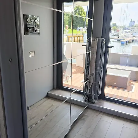 Moonlight Houseboat Ботель *