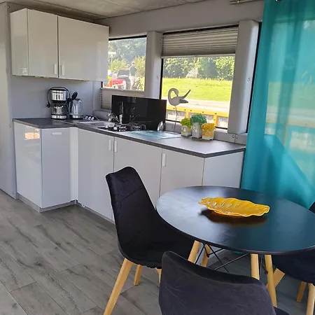 Moonlight Houseboat 船上ホテル シフィノウイシチェ