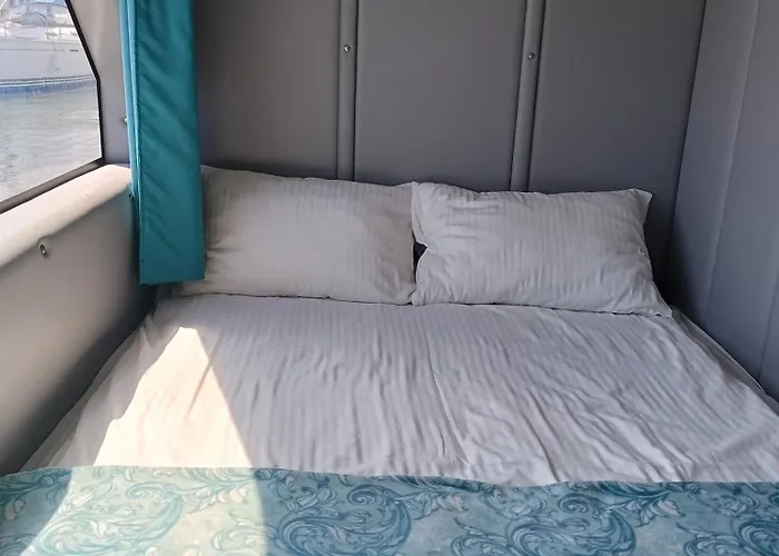 Moonlight Houseboat Ботель