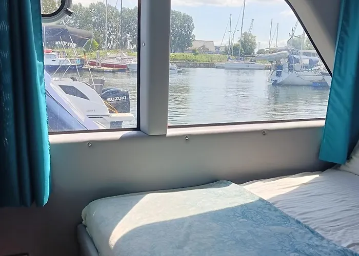 Ботель Moonlight Houseboat