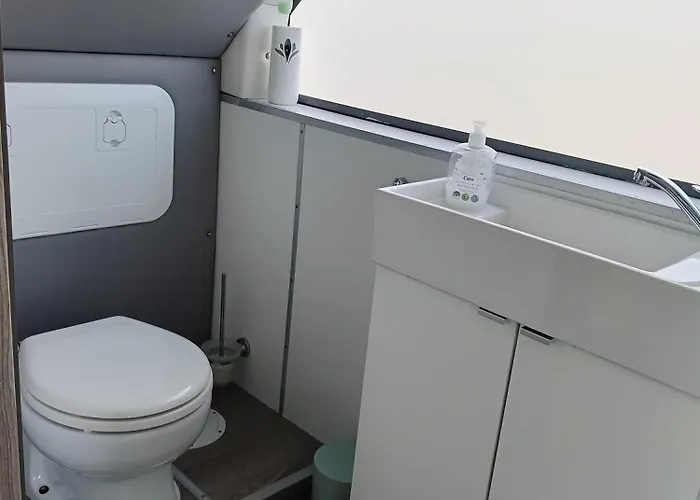 Moonlight Houseboat * Свиноуйсьце