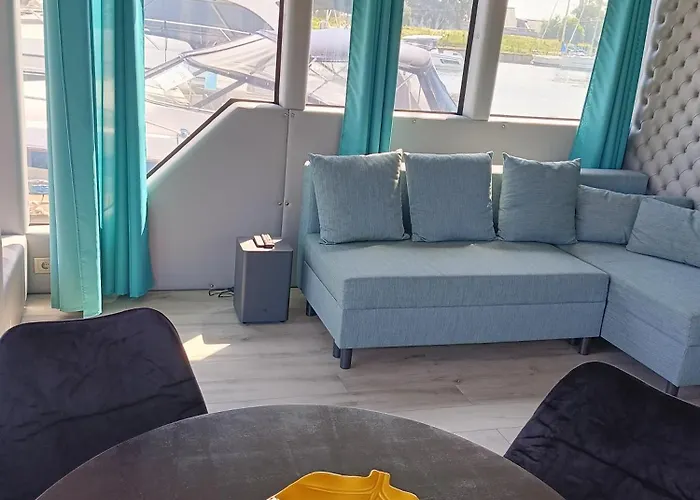 Moonlight Houseboat Свиноуйсьце